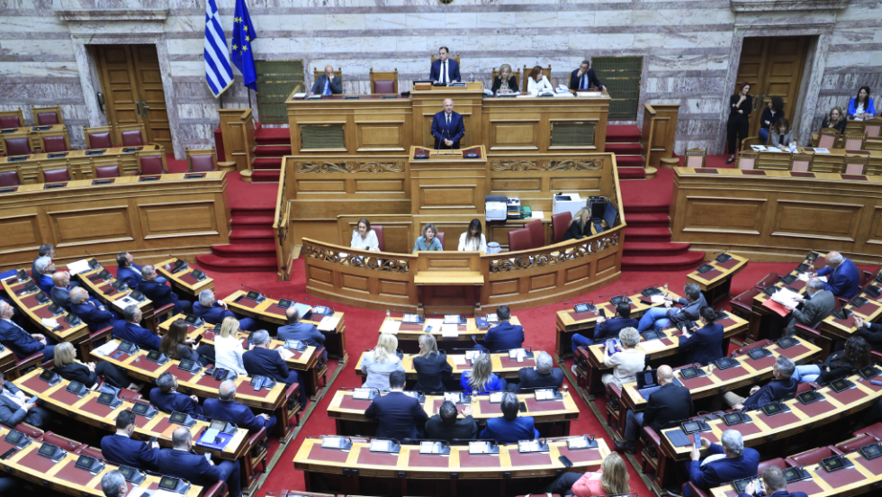 Η «απολογία των 13» της ΝΔ στην Ολομέλεια της Βουλής για τον ΟΠΕΚΕΠΕ [live]